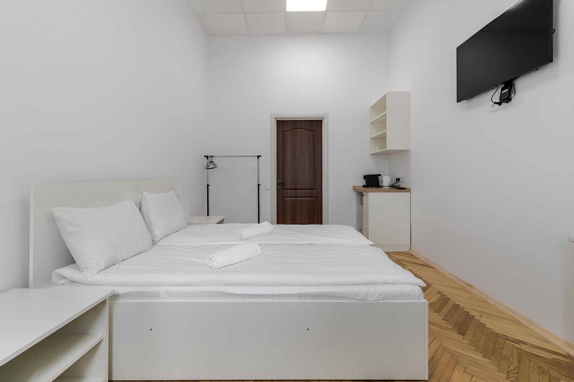 In Town Hostel Lviv Luaran gambar